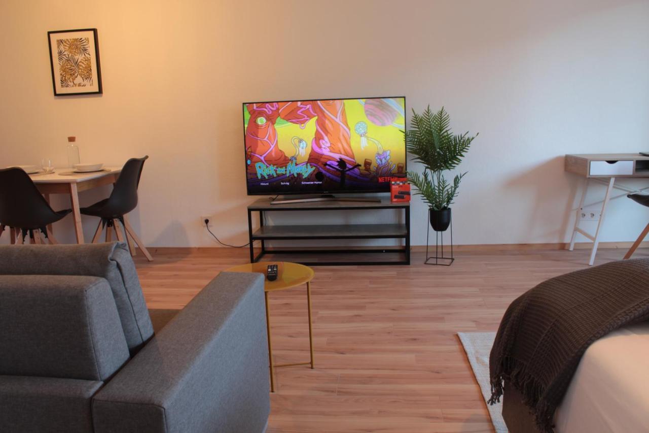 ホルツガーリンゲンZentral. Stylisch. Balkon & Parkplatz. Netflixアパートメント エクステリア 写真